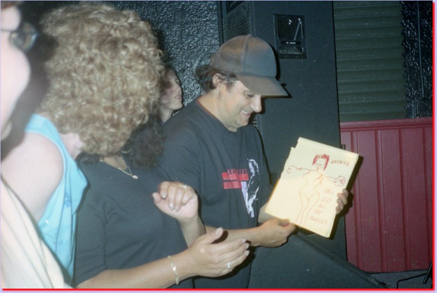 2001-08-01DAVE_DAVIES04FANS.jpg