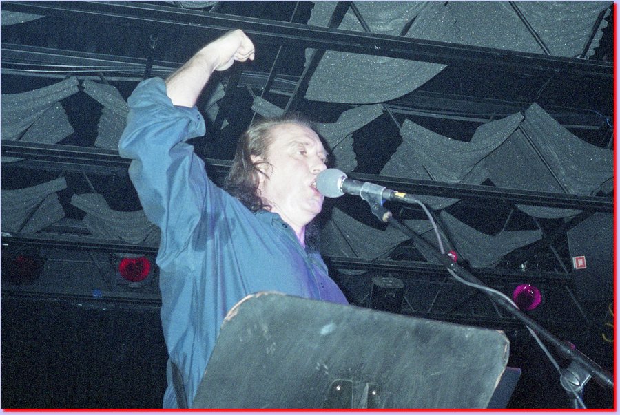 2002-04-27davedavies11dave_davies.jpg